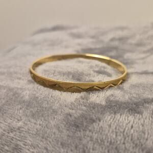 Vintage TRIFARI Sz L Geometric Diamond-Cut Textured Gold Tone BANGLE Bracelet